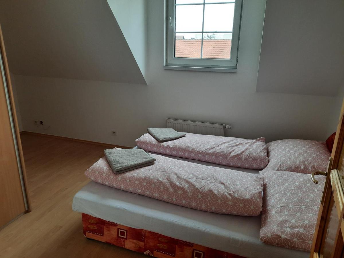 Apartman Chiarita Nemsova ภายนอก รูปภาพ